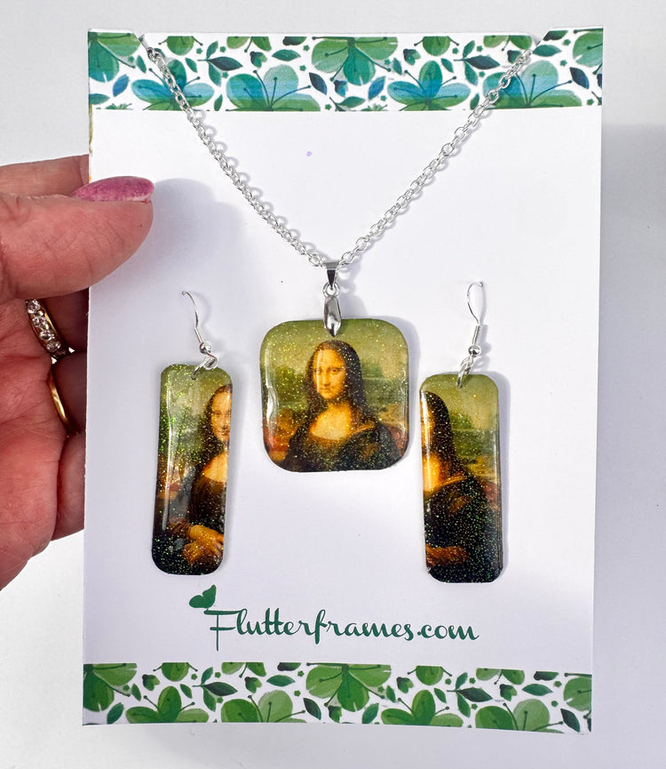 Mona Lisa earrings and pendant set.