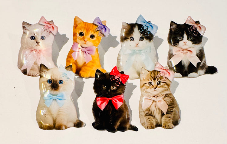 set of 7 kittys enamel pins