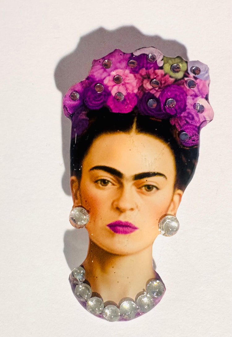 Frida Kahlo BROOCH with floral headpiece and pearl necklace on a white background