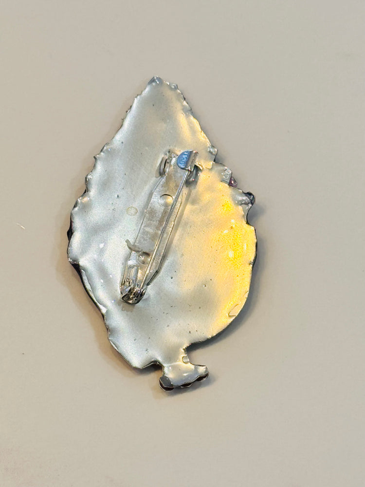 tin can brooch