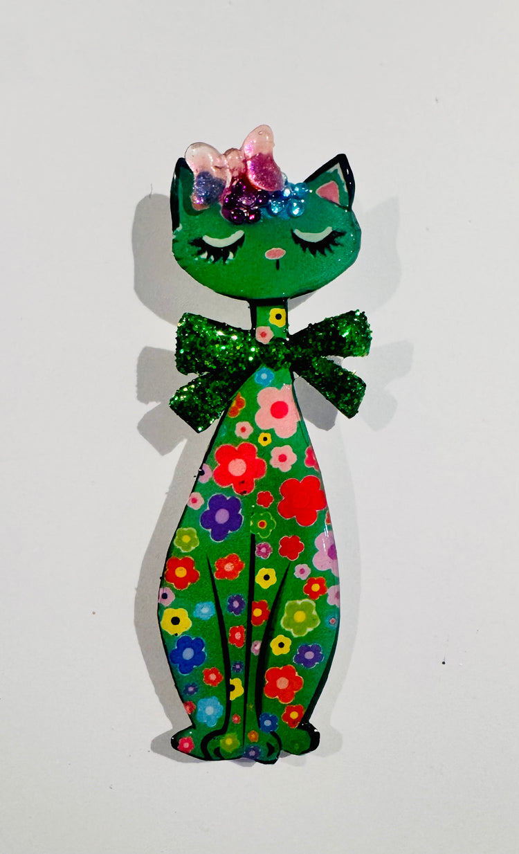 vinatge green tall cat brooch