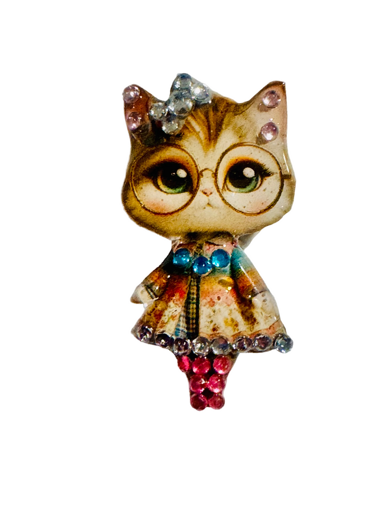 Cute kitty cat pin or magnet