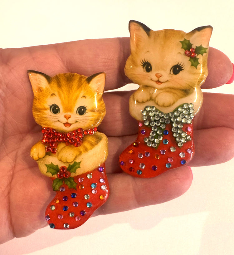 Vintage Christmas illustration of kitten in a stocking Brooch made from Recycled Tin Cans – Eco-Friendly Gift