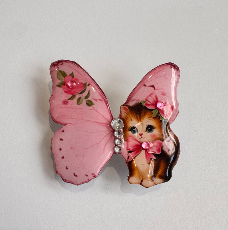 Butterfly kitten enamel pin in pink