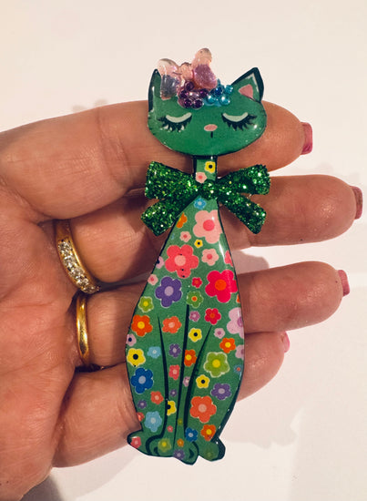Retro green tall cat handmade brooch 