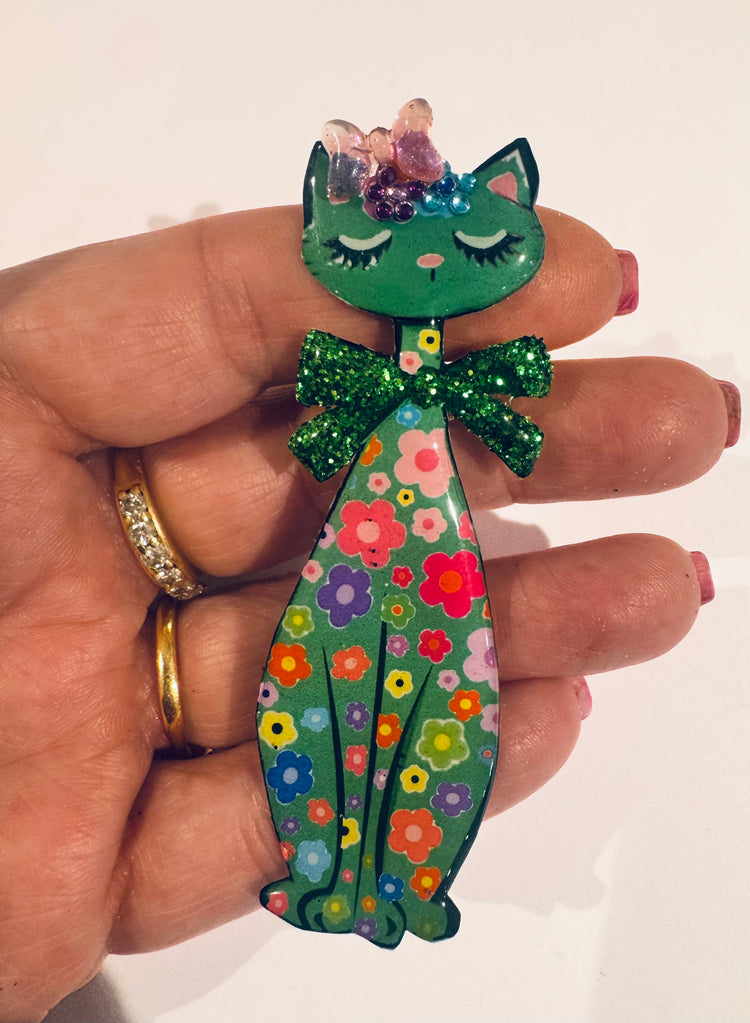 Retro green tall cat handmade brooch 