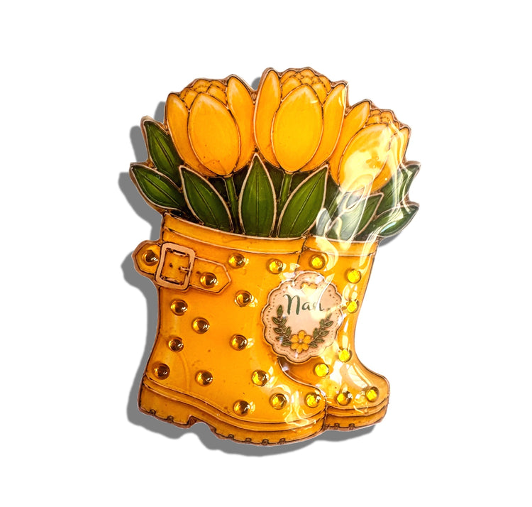 Wellie boots Personalised with name – Brooch, Magnet or Keyring. Pretty boots with tulips