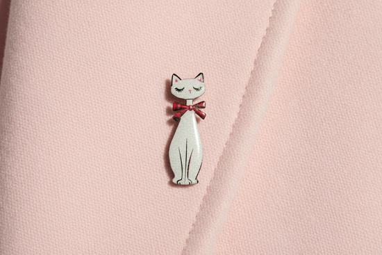 white Retro cat enamel pin 