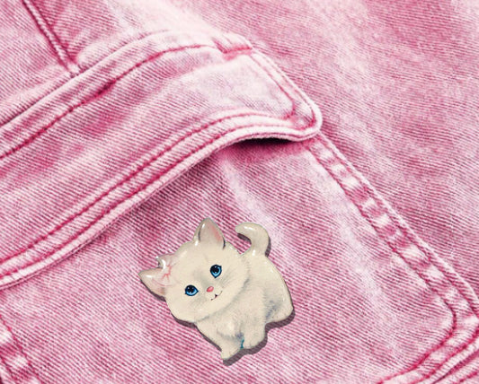 white cat enamel Pin or magnet.  brooch-lapel-badge