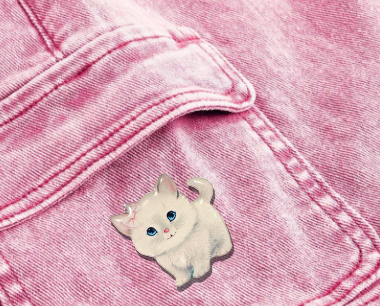 white cat enamel Pin or magnet.  brooch-lapel-badge