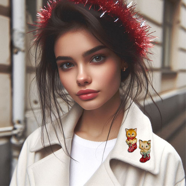 Vintage Christmas illustration of kitten in a stocking  Brooch – Handmade Illustrated Jewellery from Recycled Tin Cans – Eco-Friendly Gift