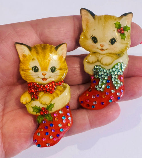 Vintage Christmas illustration of kitten in a stocking  Brooch – Handmade 